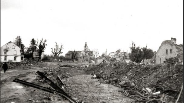 <p>Der Rundgang führt zu den damaligen Schauplätzen.</p>