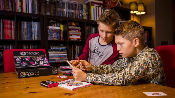 <p>Das Smartphone kann sehr nützlich sein: auch in der Bildung. Allerdings beeinflussen moderne Medien offenbar die Lesefähigkeit von Jugendlichen und Kindern.</p>
