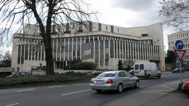 <p>1999 fand in Aachen eine spektakuläre Geiselnahme  im Gebäude der Landeszentralbank  statt.</p>