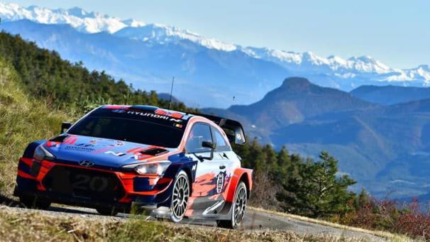 <p>Thierry Neuville und Nicolas Gilsoul im Hyundai i20 WRC bei den Testfahrten zur Rallye Monte Carlo am Col de Perty in den französischen Alpen.</p>