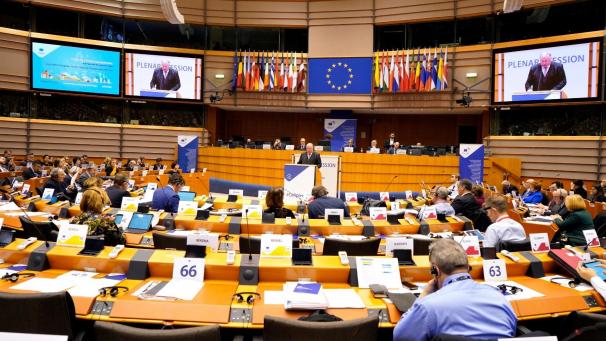 <p>Plenartagung des AdR im EU-Parlament: Lambertz bei seiner Rede zur „Lage der Union“.</p>