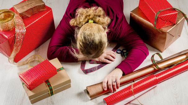 <p>Die Feiertage können ganz schön stressig sein. Wenn ihr ein paar Tipps beachtet, könnt ihr trotzdem eine entspannte Weihnachtszeit genießen.</p>