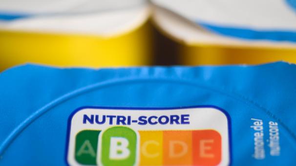 <p>Damit die Verbraucher die Qualität der Lebensmittel besser einschätzen können, fordern Verbraucherschützer die europaweite Einführung der Nutri-Score-Kennzeichnung.</p>