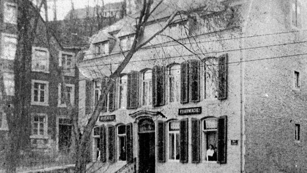 <p>Manche Hääser nennen das Haus Edelstraße 7 noch heute „de ô Aptiek“.</p>