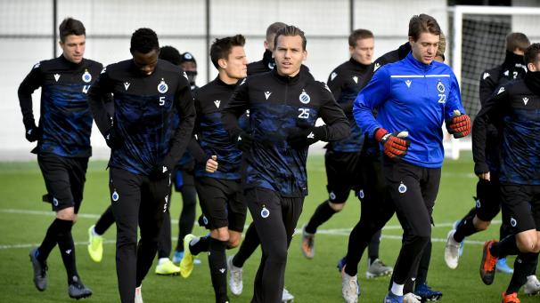 <p>Ruud Vormer (Mitte) steht den Brüggern nach seiner abgesessenen Sperre wieder zur Verfügung.</p>
