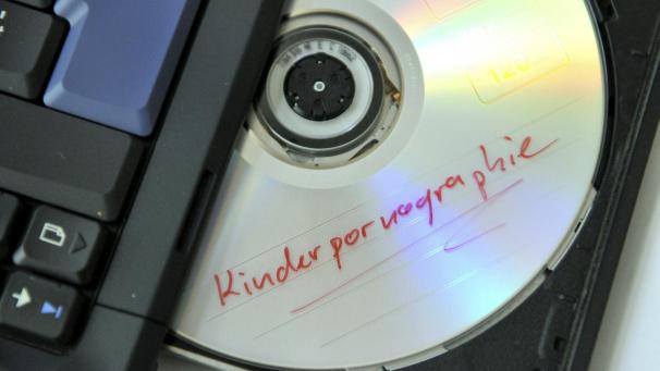 <p>Für den Besitz und die Verbreitung von Kinderpornografie verurteilte das Gericht am Mittwoch einen Mann aus Bleyberg zu einer zwölfmonatigen Haftstafe.</p>