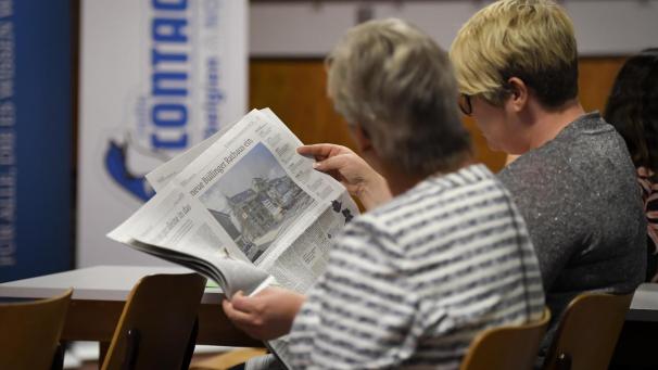 <p>Die Tageszeitung „GrenzEcho“ steht bei einigen Bürgern der DG hoch im Kurs.</p>