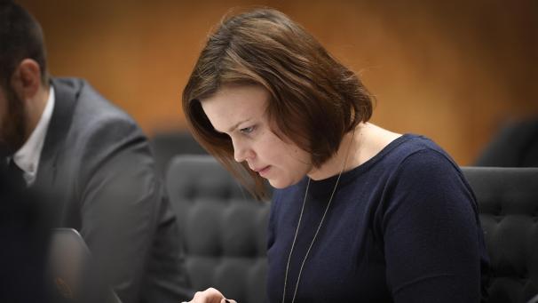 <p>Evelyn Jadin erinnerte im Parlament daran, dass die viel diskutierte Krankenhausreform nicht vom Himmel falle, sondern auf das Jahr 2012 zurückgehe. Damals habe eine Studie der Belfius-Bank die schwierige finanzielle Lage der Krankenhäuser offengelegt.</p>