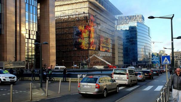 <p>#HouseOnFire: Klimaaktivisten hatten am Donnerstagmorgen das EU-Ratsgebäude erobert.</p>