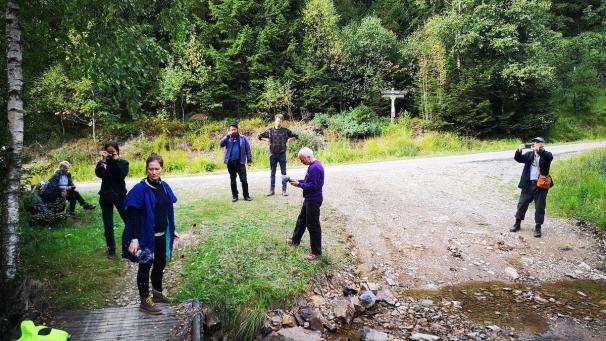 <p>im Rahmen eines Workshops und eines „Soundwalks“ während des Meakusma-Festivals 2018 machten sich die Teilnehmer auf den Weg, dem Hohen Venn seine akustischen Geheimnisse zu entlocken.</p>