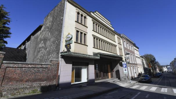 <p>Die Stadtverordnete Alexandra Barth-Vandenhirtz schlägt den Verkauf von städtischen Immobilien wie dem Capitol vor, um einen künftigen Kultursaal zu finanzieren.</p>