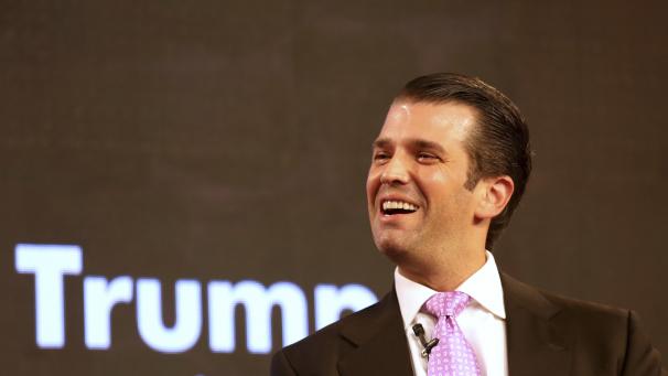 <p>Indien, Neu-Delhi: Donald Trump Junior, der älteste Sohn von US-Präsident Trump, spricht bei einem international Wirtschaftsgipfel.</p>