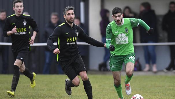 <p>Ismail Aksu (r.) avancierte mit seinem lupenreinen Hattrick zum Man of the Match.</p>