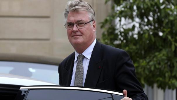 <p>Jean-Paul Delevoye, der damals neu ernannte Hochkommissar für die französische Rentenreform, verlässt eine Kabinettssitzung im Elysee Palast.</p>
