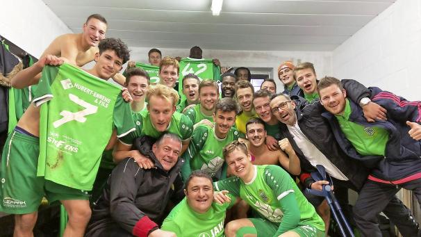 <p>Kelmis B hatte nach dem Derbysieg ordentlich Lust zum Feiern.</p>