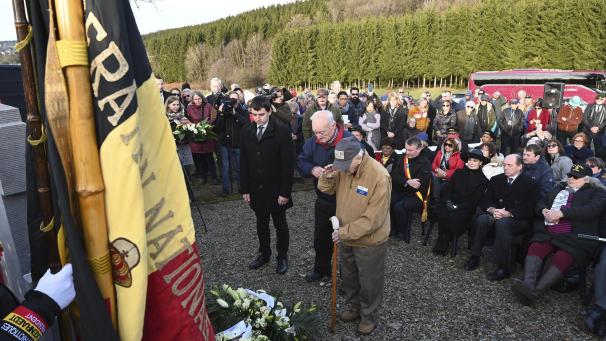 <p>Großer Bahnhof herrschte am Dienstag an dem Mahnmal in dem kleinen Weiler. Neben den amerikanischen Gästen waren auch Zeitzeugen anwesend.</p>