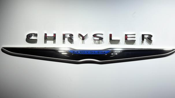 <p>USA, Detroit: Ein Chrysler-Logo, aufgenommen bei der North American International Auto Show (NAIAS) am zweiten Pressetag. Nach wochenlangen Verhandlungen haben die Opel-Mutter PSA und Fiat Chrysler ihre Mega-Fusion beschlossen.</p>