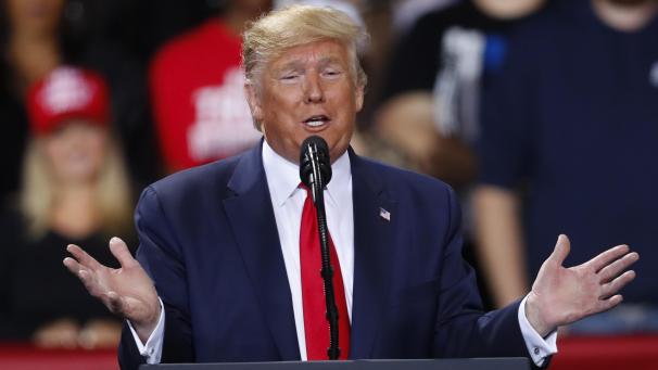 <p>Donald Trump geht in die Geschichte ein: als dritter US-Präsident, gegen den ein Amtsenthebungsverfahren eröffnet wird.</p>