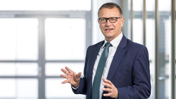 <p>Prof. Detlef Stolten: „Brennstoffzellenantriebe sind energieeffizient, auch wenn ihr Wirkungsgrad nicht mit dem von Batterieautos mithalten kann.“</p>