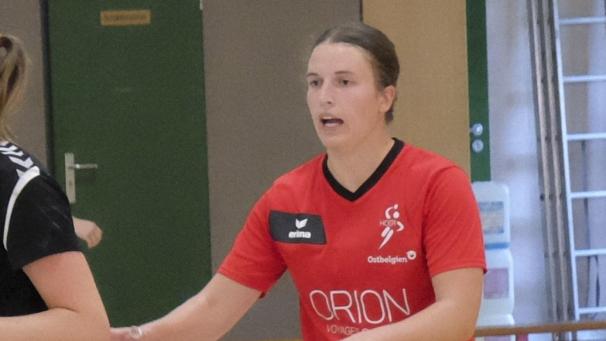 <p>Vera Mennicken (rechts) trifft zum dritten Mal in dieser Saison auf ihre ehemalige Mannschaft.</p>