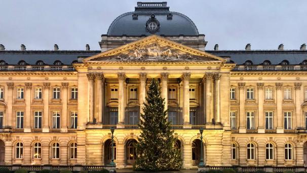 <p>Der Weihnachtsbaum vor dem königlichen Palast kommt aus Elsenborn.</p>