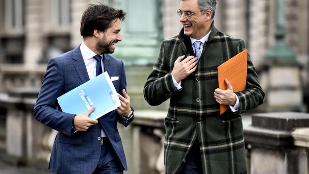 <p>Scheinbar bestens gelaunt trafen Georges-Louis Bouchez und Joachim Coens zur Audienz im Palais ein.</p>