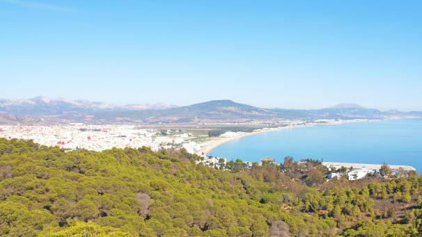 <p>Blick über die Tamouda Bay - Marokko bewirbt den Küstenabschnitt als Riviera und will Urlauber anlocken.</p>