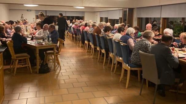 <p>Das Weihnachtsessen des Seniorenbeirats „Uhu“ in der Gemeinde Burg-Reuland stieß auf große Resonanz.</p>