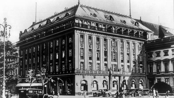 <p>Das 1907 eröffnete Hotel „Adlon</p>