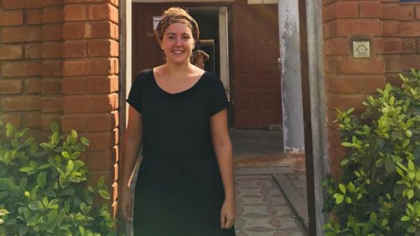 <p>Luisa Peters hat es aus Lascheid nach Cotonou verschlagen. In der Hafenstadt ist die 25-Jährige als Sozialarbeiterin für die Organisation Terres Rouges tätig.</p>