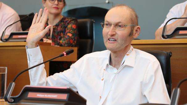 <p>Der PS-Politiker Philippe Blanchart zu Beginn der Plenarsitzung des wallonischen Parlaments in Namur am 26. Juni 2019.</p>