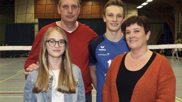 <p>Bei Pauline, Willy, Nathan und Dominique Frank (von links) dreht sich der Alltag außerhalb von Schule und Beruf fast ausschließlich um Volleyball.</p>