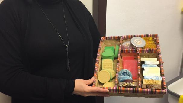 <p>Bei der Herstellung ihrer Seifen kommt Evelyne Keller ohne Chemie aus.</p>