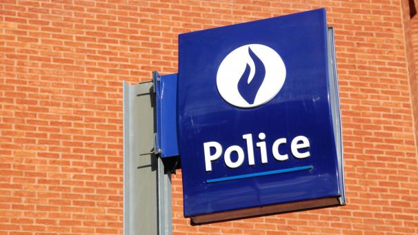 <p>POLICE</p>