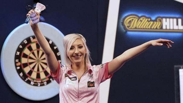 <p>Fallon Sherrock bei der Darts-WM</p>