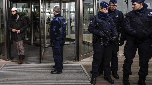 <p>Im Jahr 2015 fand in Antwerpen ein großer Prozess gegen Anhänger und Militanten der Terrorvereinigung „Sharia4Belgium“ statt. Sechs der damals verurteilten, wird jetzt die belgische Staatsbürgerschaft entzogen.</p>