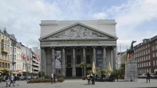 <p>Über den Fotowettbwerb soll die Bevölkerung in die Umgestaltung des Theaterplatzes eingebunden werden und Ideen einbringen.</p>