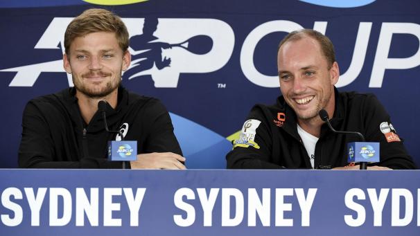 <p>Gute Laune bei den Protagonisten des belgischen Erfolgs: David Goffin (l.) und Steve Darcis während einer Pressekonferenz im australischen Sydney.</p>