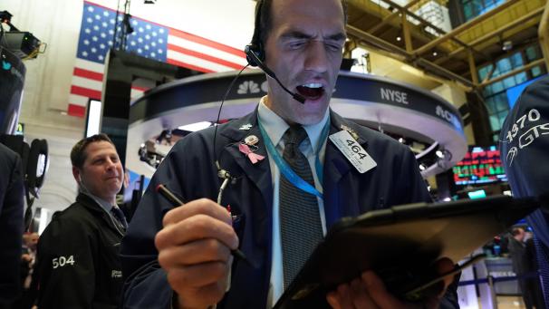<p>Händler auf dem Parkett der New Yorker Börse. Der eskalierende Konflikt zwischen den USA und dem Iran hat den Aktien einen Dämpfer verpasst.</p>