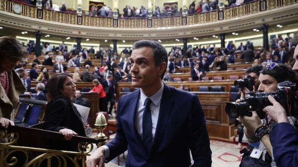 <p>Pedro Sanchez, geschäftsführender Ministerpräsident von Spanien, verlässt das spanische Parlament. Sánchez ist bei der ersten Parlamentsabstimmung über seine Wahl zum Regierungschef gescheitert.</p>