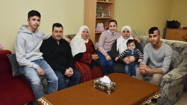 <p>Den älteren Familienmitgliedern fällt es schwerer, nun in Aachen zu leben, weit weg von der alten Heimat, als den Kindern.</p>
