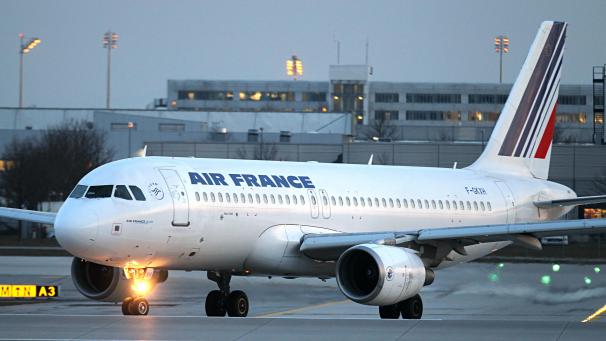 <p>In einem Air-France-Flugzeug wurde die Leiche gefunden.</p>