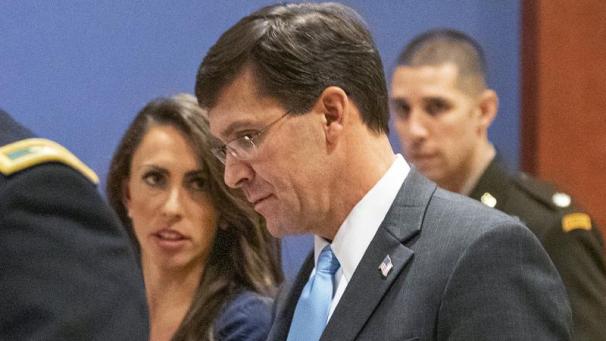 <p>Mark Esper, Verteidigungsminister der USA, kommt zu einer Unterrichtung der Regierung zur Begründung des US-Luftangriffs auf den iranischen General Soleimani.</p>