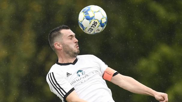 <p>Der RFC St-Vith und sein Kapitän Bastien Colles haben den Abstiegskampf vorerst verlassen.</p>