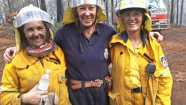 <p>Annemie Pelletier-Heinen (links) ist mit ihren Kolleginnen von der Feuerwehr regelmäßig im Einsatz.</p>