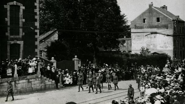 <p>Baltias Antrittsbesuch in Eupen: Der General war als Symbol für den mangelnden Respekt des Willens der Bevölkerung alles andere als willkommen.</p>