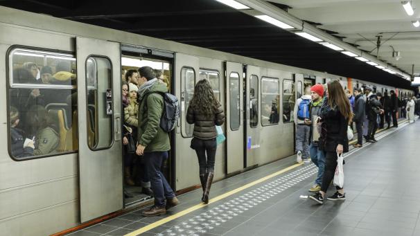 <p>Die STIB warnt davor, nach dem Signalton in Bus, Tram oder Metro zu springen.</p>