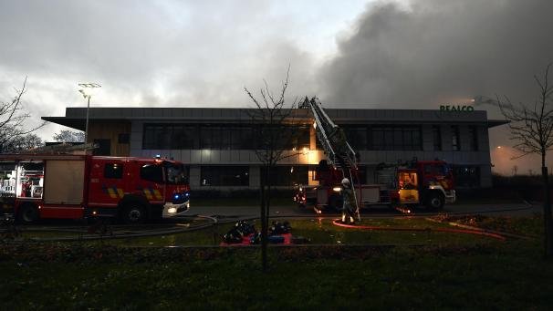 <p>Bei dem Großbrand in einem Biotechnologieunternehmen in Louvain-la-Neuve wurden keine Giftstoffe freigesetzt.</p>