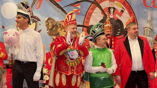 <p>Das Prinzenproblem ist gelöst: Der Berger Block trieb einen Narrenherrscher für Kelmis (Päiko Hoskens, links) und einen Kinderprinzen für Eupen (Patrick Koonen, rechts) auf.</p>