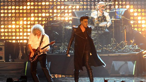<p>Der US-amerikanische Sänger Adam Lambert (r.) wird mit Roger Taylor (hinten) und Brian May (l.) der britischen Band Queen auftreten.</p>